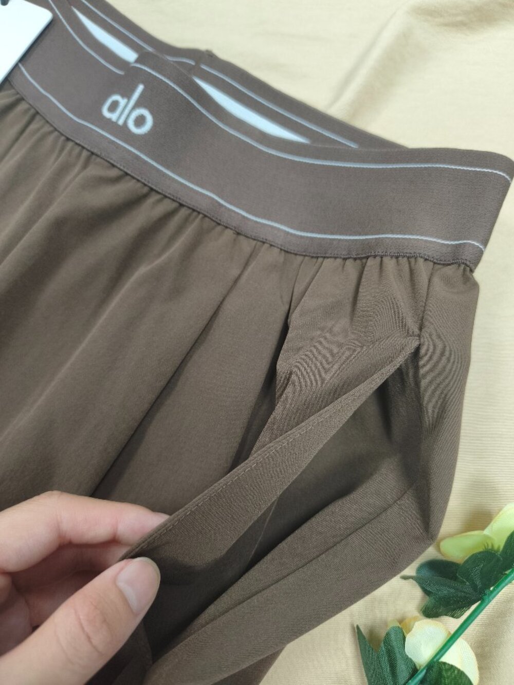 Alo Yoga NWT Espresso Suit Up Trouser🥰Casual or Dressy🍥Stylish Classy(Regular) - Picture 5 of 7